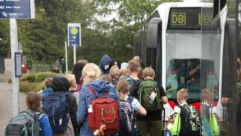 Durch zusätzliche Busse könnten das Gedränge und die Ansteckungsgefahr in den Schulbussen verringert werden.