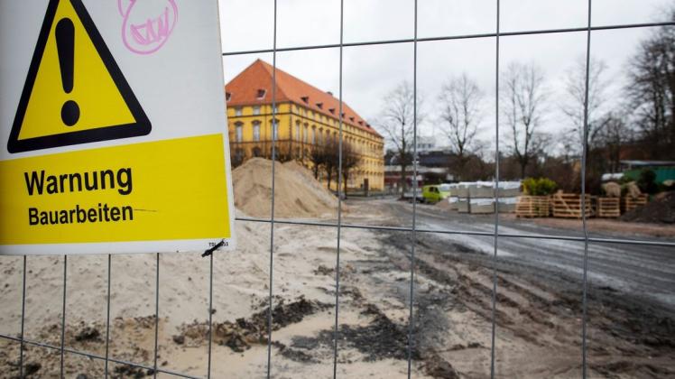 Im Zeit- und im Kostenplan sind die Bauarbeiten im Osnabrücker Schlossgarten. Mitte August soll das Gros der Arbeiten erledigt sein.