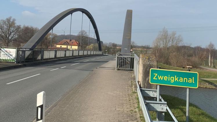 Die Planung und Realisierung des Bürgerradwegs von Hollage und Halen beschäfitgt weiterhin die Kommunalpolitiker im Rat in Wallenhorst. Auf unserem Bild führt die L109 über den Zweigkanal, von einem Radweg ist aber noch nichts zu sehen. Die Planung und Realisierung des Bürgerradwegs von Hollage und Halen beschäfitgt weiterhin die Kommunalpolitiker im Rat in Wallenhorst. Auf unserem Bild führt die L109 über den Zweigkanal, von einem Radweg ist aber noch nichts zu sehen.