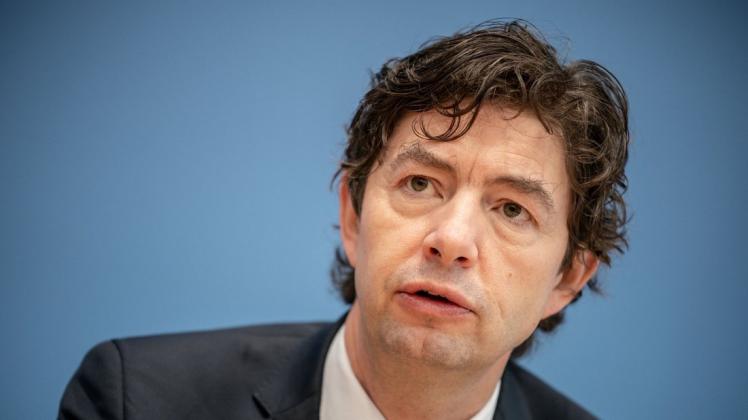 Laut Virologe Christian Drosten und seinem Team benötigen die Corona-Impfungen jährliche Auffrischungen wie bei der Grippe auch. Laut Virologe Christian Drosten und seinem Team benötigen die Corona-Impfungen jährliche Auffrischungen wie bei der Grippe auch.
