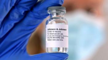 Die Besonderheit von Johnson & Johnson: Der Corona-Impfstoff des US-Pharmakonzerns muss nur einmal verabreicht werden.