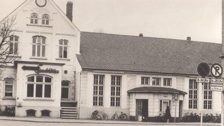 Beim Umzug in die Hände gefallen: Das Foto zeigt den alten Delmenhorster Bahnhof in seinen letzten Jahren nach 1966. Beim Umzug in die Hände gefallen: Das Foto zeigt den alten Delmenhorster Bahnhof in seinen letzten Jahren nach 1966.