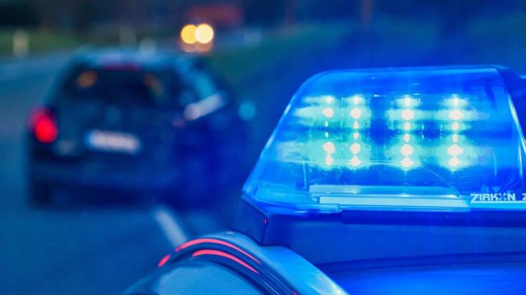 Die Polizei ist auf der Suche nach einem flüchtigen Unfallfahrer in Blekendorf.