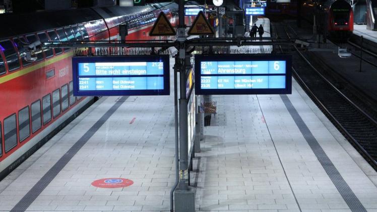 Mindestens bis zum 18. April werden die Bahnsteige im Hamburger Hauptbahnhof nach 21 Uhr weitgehend menschenleer bleiben.