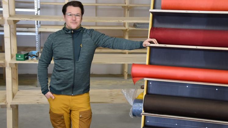 Noch sind die Regale leer: Geschäftsführer Stephan Rodewald hat in der neuen Produktionsstätte noch viel Arbeit vor sich.