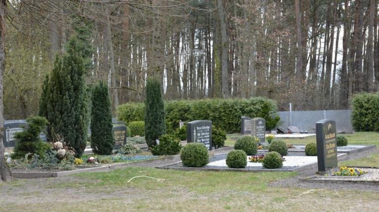 Neben normalen Erd- und Urnenbestattungen sollen auf dem Friedhof in Woosmer künftig auch halbanonyme Bestattungen auf einem Grünfeld möglich sein.