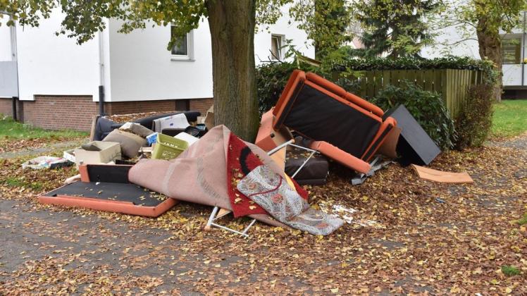 Berge von Sperrmüll wie hier an der Königsberger Straße gibt es öfters. Dabei könnten mehr Info über Müllentsorgung oder präventive Arbeit im Stadtteil eher helfen. Berge von Sperrmüll wie hier an der Königsberger Straße gibt es öfters. Dabei könnten mehr Info über Müllentsorgung oder präventive Arbeit im Stadtteil eher helfen.