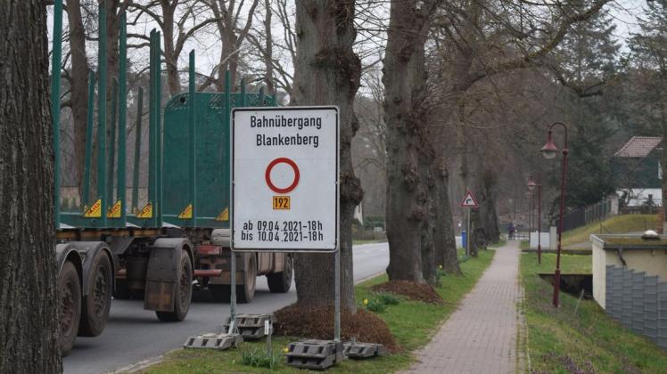 Hinweisschild am Ortsausgang Warin, ein ähnlicher Hinweis steht auch auf der Bundesstraße 192 bei Brüel.