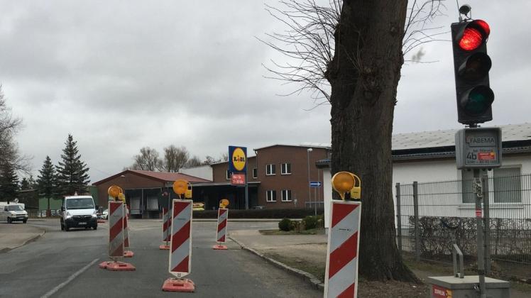 Dauerampel an der Lidl-Kreuzung: Sie soll der Verkehrssicherheit dienen. Am Donnerstagvormittag war sie ausgefallen.