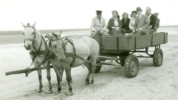 Andreas Busch  (vorn rechts) im Juli 1968 mit Gästen auf dem Weg nach Südfall. Die Zügel hält Thomas Andresen.
