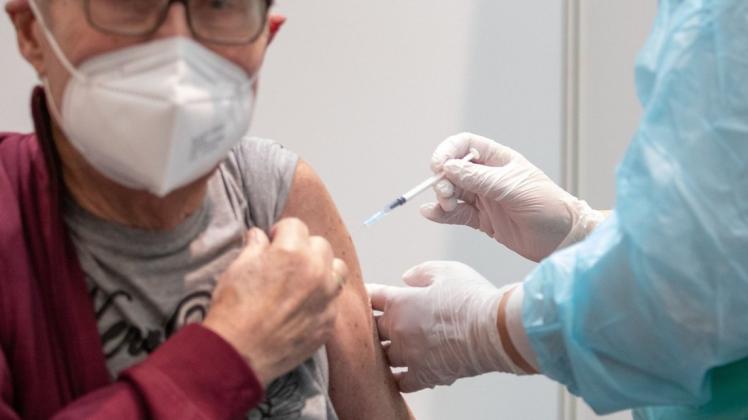 Millionen Hochbetagte sind noch nicht geimpft. Genaue Angaben über die Impfquoten von Über-70- und Über-80-Jährigen gibt es aber nicht mehr.