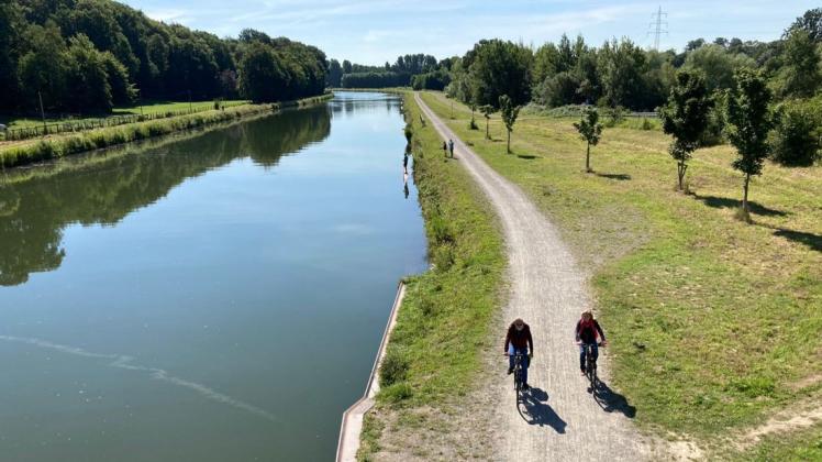 14 Kilometer zwischen Osnabrück und Bramsche: Am westlichen Ufer des Stichkanals soll ein drei Meter breiter Streifen durchgehend asphaltiert werden (Archivbild).