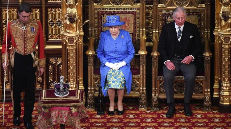 Ein Leben voller Regeln: Nach dem Tod Prinz Philips geht das royale Leben in starren Strukturen bei der britischen Königin Queen Elizabeth II. und ihrem Sohn, Prinz Charles, weiter.