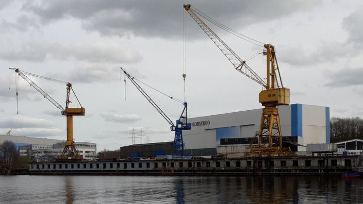 Etwa 330 Mitarbeiter der Rendsburger Werft sind von der Insolvenz betroffen. Wie es für sie weitergeht, ist unklar.