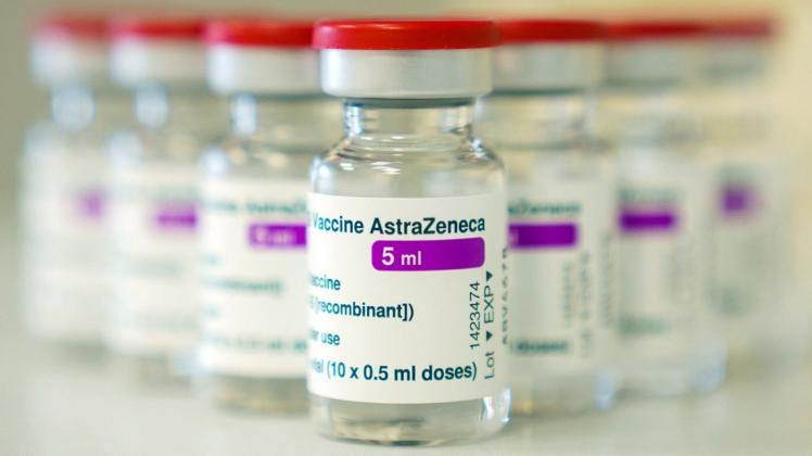 Hausärzte aus dem Kreis Pinneberg berichten, dass viele Patienten Fragen bezüglich des Vakzins von Astrazeneca haben.