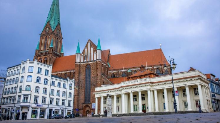 Die Innenstadt von Schwerin kann durch Ausgangssperre und Geschäftsschließungen noch leerer werden.