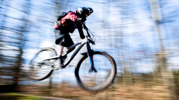 Reinhard Ferchland, Leiter des niedersächsischen Forstamtes, wünscht sich, dass die Mountainbike-Fahrer im Dörenberg in Bad Iburg und Georgsmarienhütte Rücksicht auf die Natur und die Wanderer nehmen.