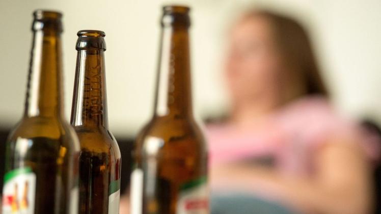Besorgniserregende Entwicklung: Laut einer Forsa-Umfrage trinkt jeder achte 16- bis 29-Jährige seit der Pandemie mehr Alkohol.
