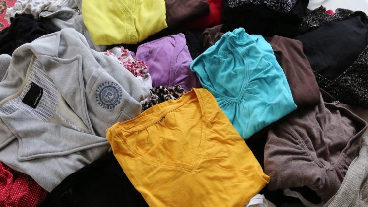 Schätzungsweise 500 Millionen Kleidungsstücke stehen zur Vernichtung an.