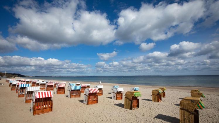 An der Ostseeküste in Schleswig-Holstein dürfen Touristen unter strengen Auflagen wieder Urlaub machen.