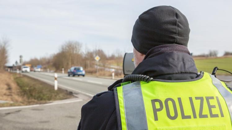 Die Polizei kontrolliert regelmäßig im Landkreis vor Schulen und Kitas.