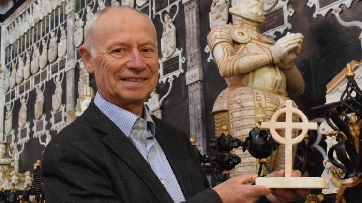 Bedauert, dass der Besuch im Wolhynier-Umsiedlermuseum in Linstow abgesagt werden muss: Arnold Fuchs, 1. Vorsitzender des Kunst- und Altertumsvereins Güstrow.