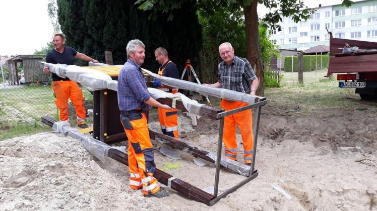 Für Mitarbeiter des Zarrentiner Bauhofes, der auch für das Amtsgebiet tätig ist, sollen die Räumlichkeiten künftig vergrößert werden, weil die Personalanzahl gestiegen ist.
