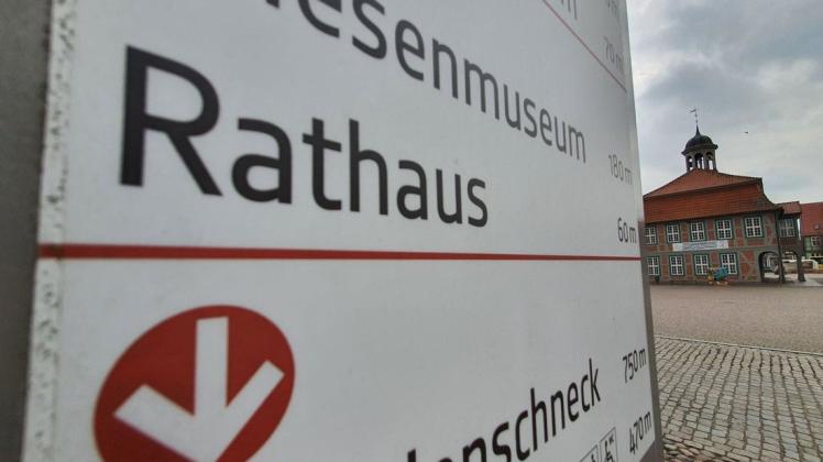 Wegen eines überraschenden Punktes im Nachtragshaushalt von Boizenburg ziehen über dem städtischen Rathaus jetzt ein paar graue Wolken auf.