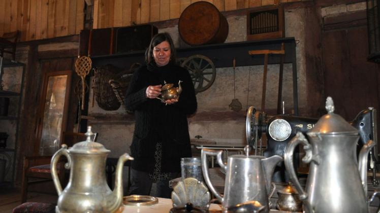 Sie hat den Lockdown genutzt und viele kleine Schätze gesammelt: Susanne Kramer will im Mai in Klein Krams eine Trödelscheune eröffnen.