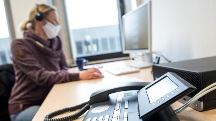 Die Kontaktnachverfolgung und der Kontakt zu den Erkrankten braucht viel Personal: Bei steigenden Infektionszahlen ist das Gesundheitsamt auf Unterstützung angewiesen. (Symbolfoto)