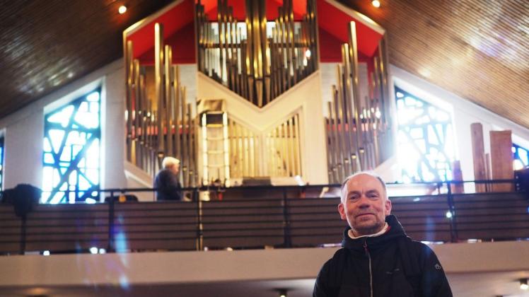 Kirchenmusiker Ulrich Fornoff freut sich auf den Tag, an dem er wieder auf der Orgel spielen kann.