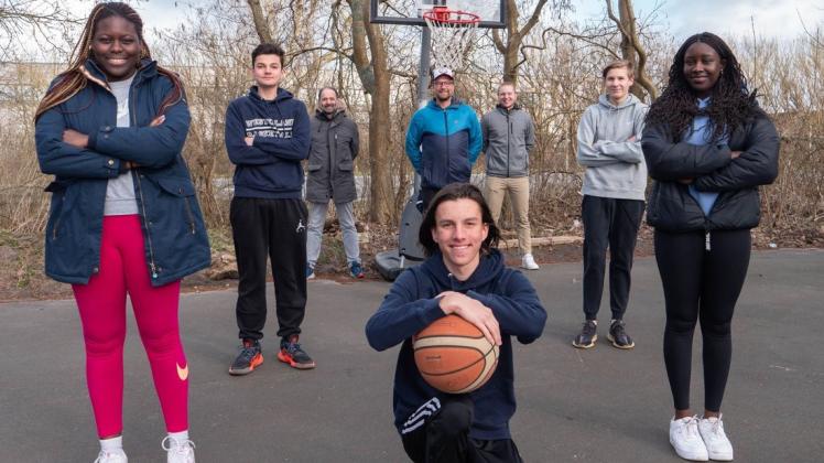 Mit einem neuen Korb könnten die Basketballer des TSV Westerland weiter draußen trainieren. Ein großer Vorteil während der Pandemie.