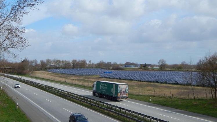 Direkt an der Autobahn gibt es auf Gammelunder Gebiet schon einige Photovoltaik-Anlagen.