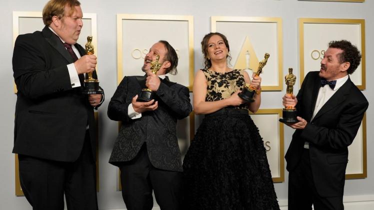 Carlos Cortes, Michelle Couttolenc und Jaime Baksht, bekamen den Oscar für den besten Ton für "Sound of Metal".