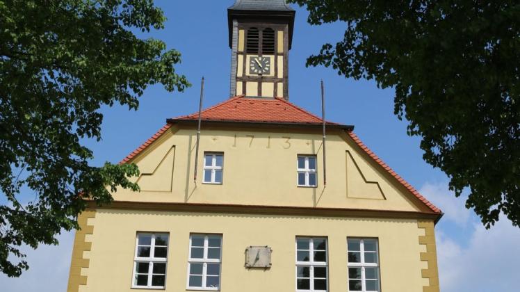 Normalerweise tagen die Stadtverordneten im Lenzener Rathaus. Aufgrund der Corona-Situation musste die Sitzung in der Mehrzweckhalle stattfinden.
