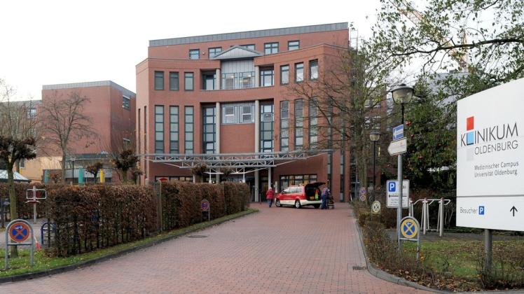 Das Landgericht Oldenburg hat Anklagen gegen Mitarbeiter und Vorgesetzte des früheren Krankenpflegers und Patientenmörders Niels Högel zugelassen.