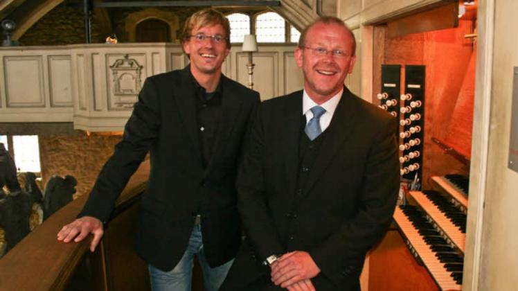 Tord Siemen (links) und Hartwig Barte-Hanssen laden zum Konzert gegen das Vergessen ein.
