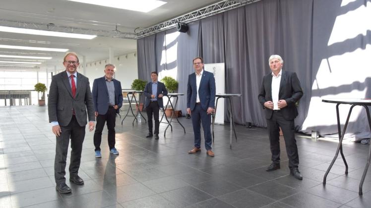 Tobias Bergmann (SPD, von links), diskutierte mit Sven Radestock (Bündnis 90/Die Grünen), Moderator Hannes Harding, Olaf Tauras (CDU), und Memet Celik (parteilos).