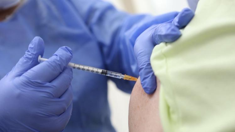Im Emsland wird es kein vorzeitiges Ende des Impfpriorisierung geben. Erst ab Juni könnten alle Impfwilligen einen Termin bekommen.