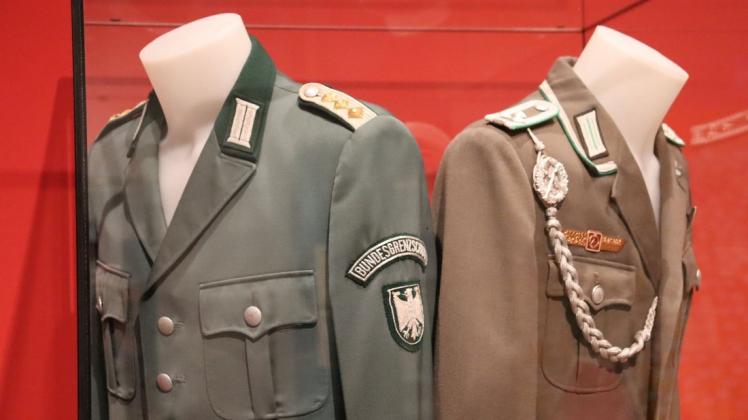 In der Sonderausstellung sind Uniformen aus West und Ost zu sehen.