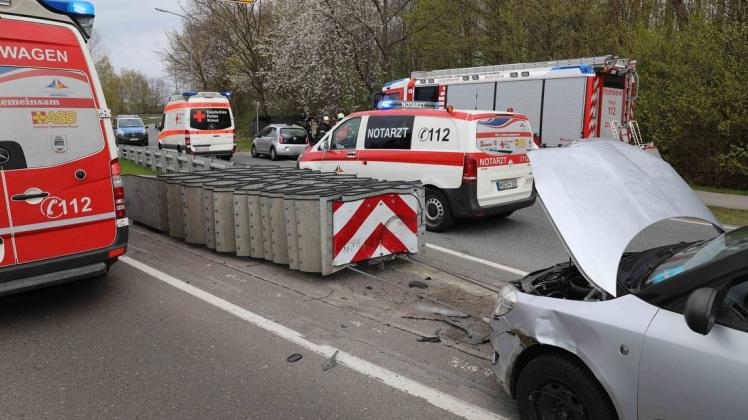 Auf der Rostocker Stadtautobahn stießen zwei Fahrzeuge zusammen. Zwei Verletzte und ein Vollsperrung waren die Folge.