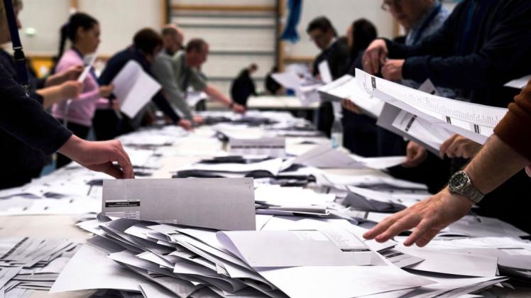 Zur Durchführung der Bundes- und Landtagswahl am 26. September werden in Rostock Wahlhelfer gesucht. Zur Durchführung der Bundes- und Landtagswahl am 26. September werden in Rostock Wahlhelfer gesucht.