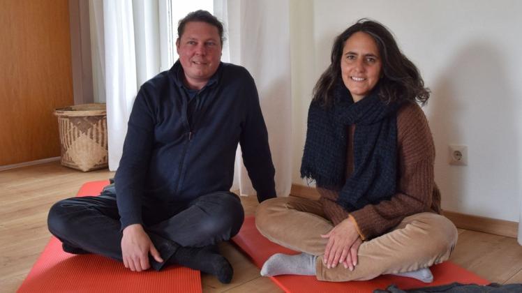 Niels Hecht und Janin Aguirre haben einen Seminarraum auf ihrem Hof eingerichtet.