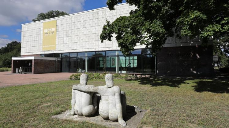 Mit der geplanten Sommerausstellung betritt die Kunsthalle Rostock erneut popkulturelle Pfade aus der Zeit der deutschen Teilung.