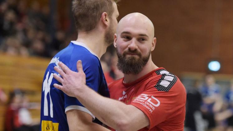 Lennart Witt (rechts) übernimmt demnächst bei der HSG die Aufgaben eines Teammanagers. Lennart Witt (rechts) übernimmt demnächst bei der HSG die Aufgaben eines Teammanagers.