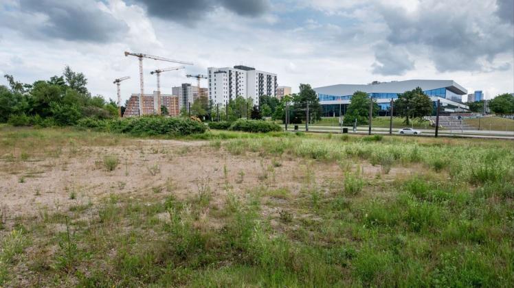 In den nächsten sieben Jahren plant die Ostseesparkasse Rostock auf dem Kesselborn-Areal in der Rostocker Südstadt neben ihrer neuen Hauptgeschäftsstelle auch eine Sportarena, ein Parkhaus und Wohnungen zu errichten.