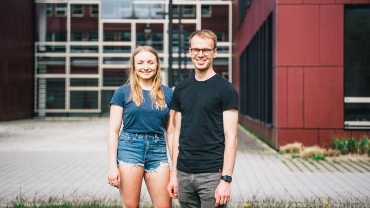Michelle Dunkel und Paul Winkel kümmern sich mit viel Engagement um die Juniorstudierenden in Rostock.