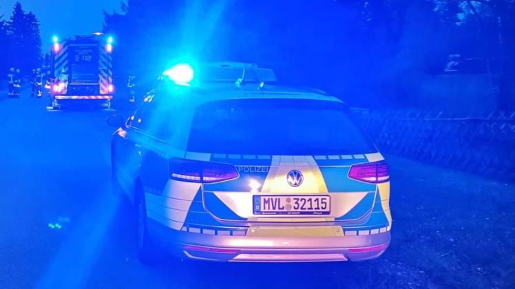 Blaulichtgewitter in Kuhlenfeld: Nach einem Hinweis von Nachbarn kam es dort zu einem größeren Einsatz von Rettungskräften.