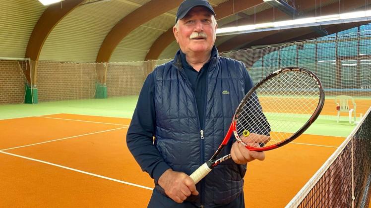 Hat es möglich gemacht, dass in Ganderkesee wieder Tennis gespielt werden kann: der Trainer Djerdj Saghmeister.