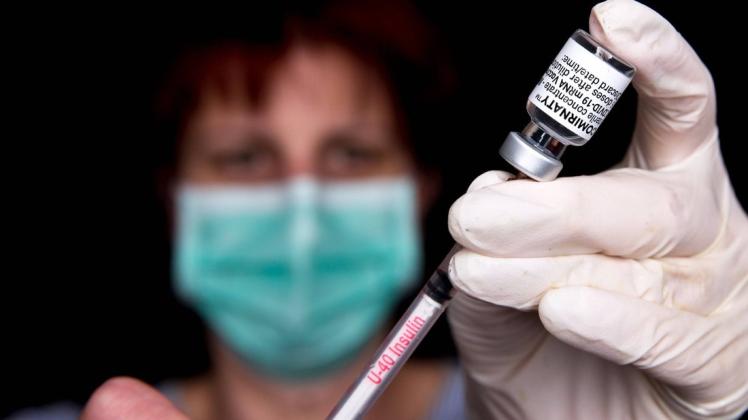 In Großbritannien sollen ab Herbst Risikopatienten eine dritte Impfung erhalten. Hierzulande beraten die Gesundheitsminister über eine Impfauffrischung.